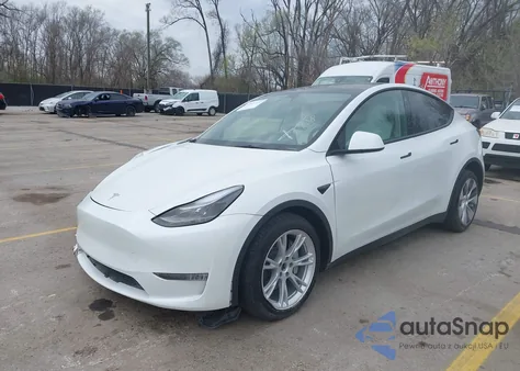 2023 Tesla Model Y Awd/Long Range Dual Motor All-Wheel Drive z USA, uszkodzony, nr VIN 7SAYGAEE2PF642162
